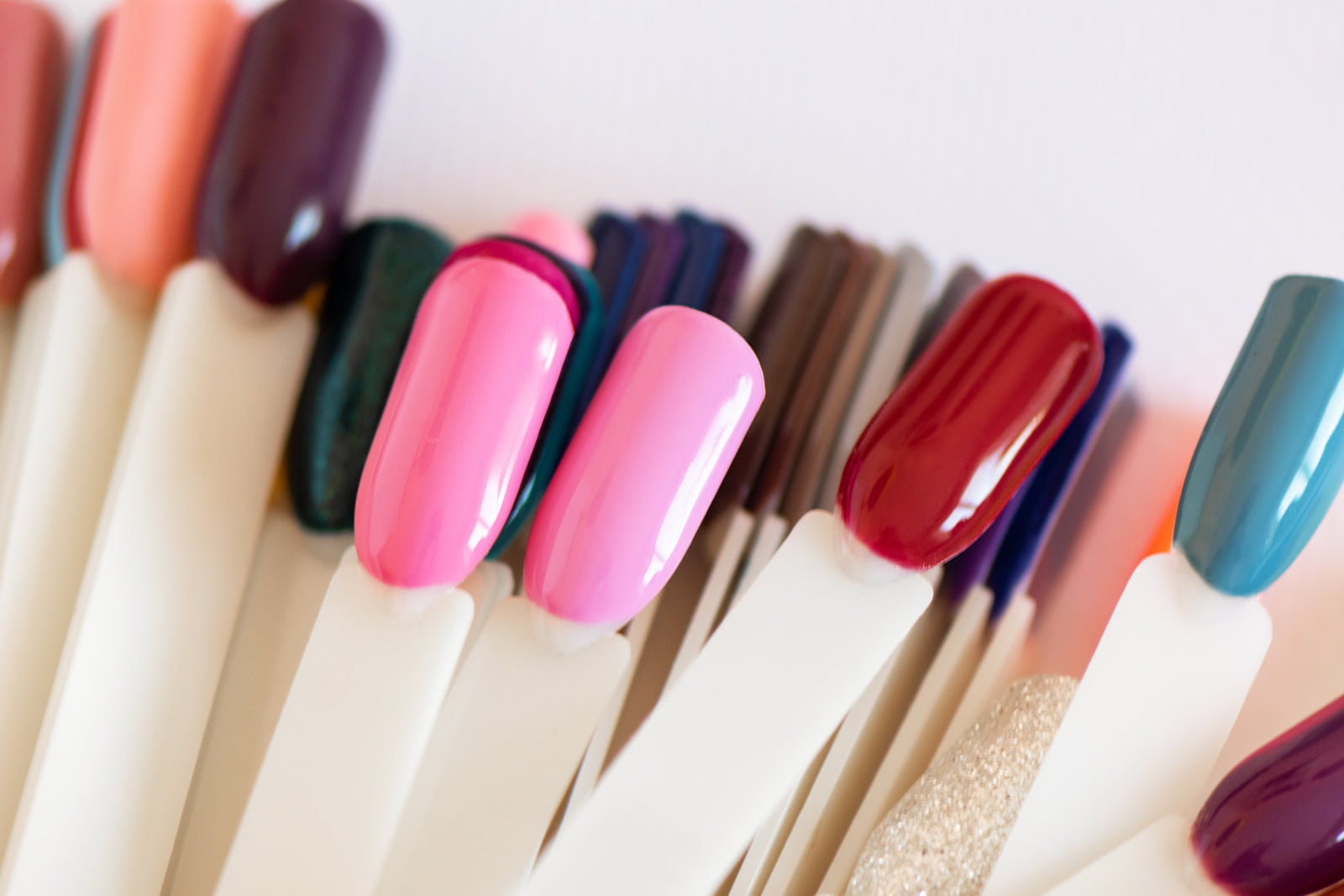 Trendy manicure colors for autumn-winter 2022-2023 according to Pantone