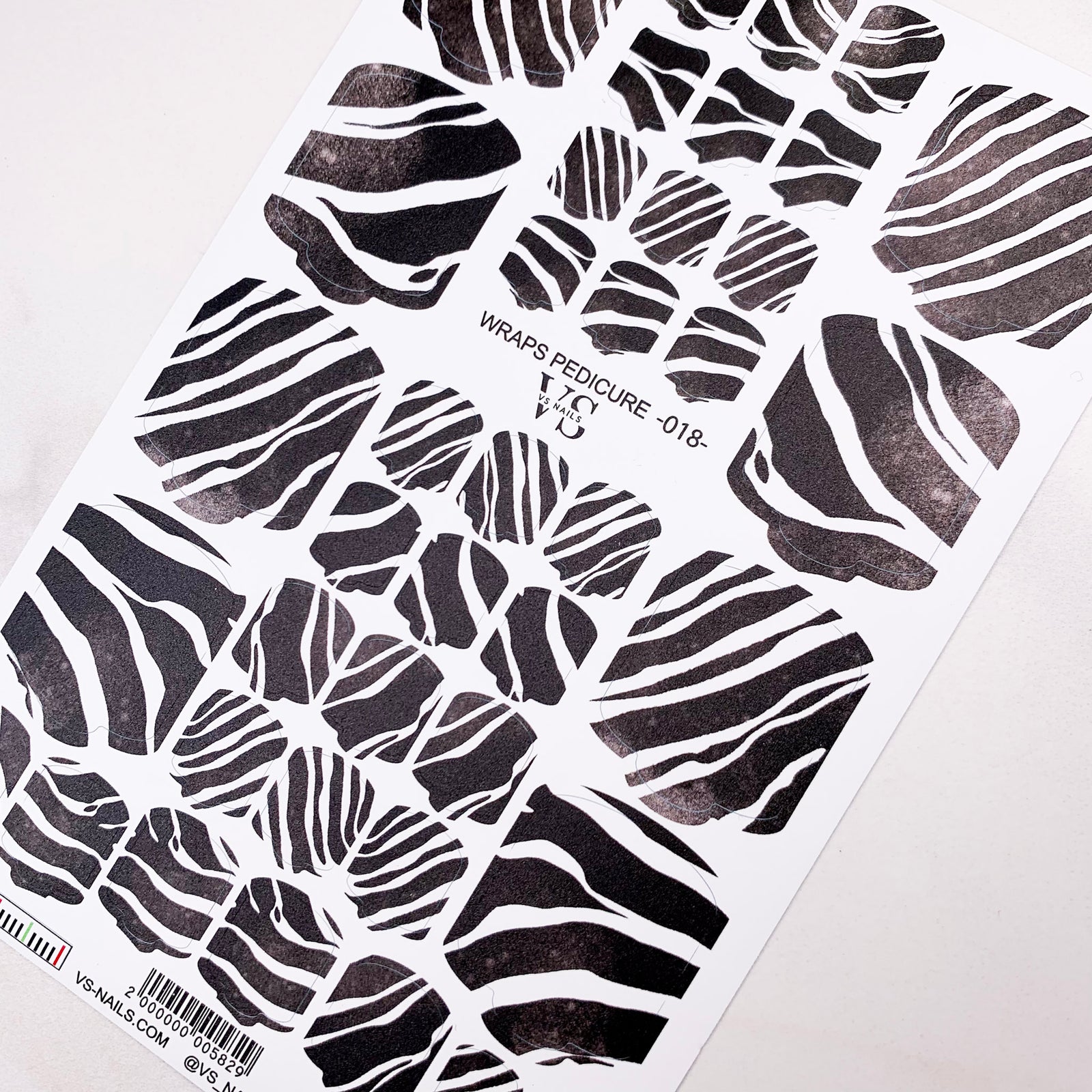 VS pedicure wraps 18 nail wraps from the brand for nail polisher in UK Miss Dolla. Top VS wraps pedicure 018.