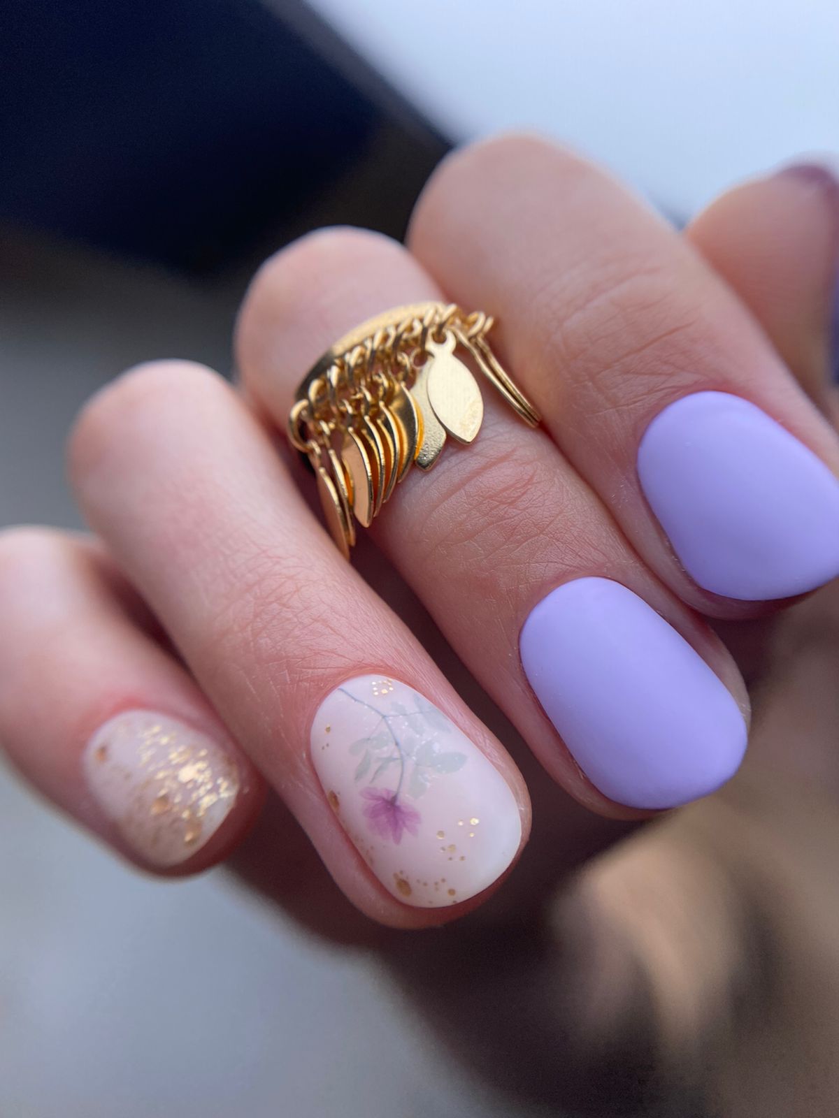 Model wearing "Pillow Talk" gel nail polish | Dolla